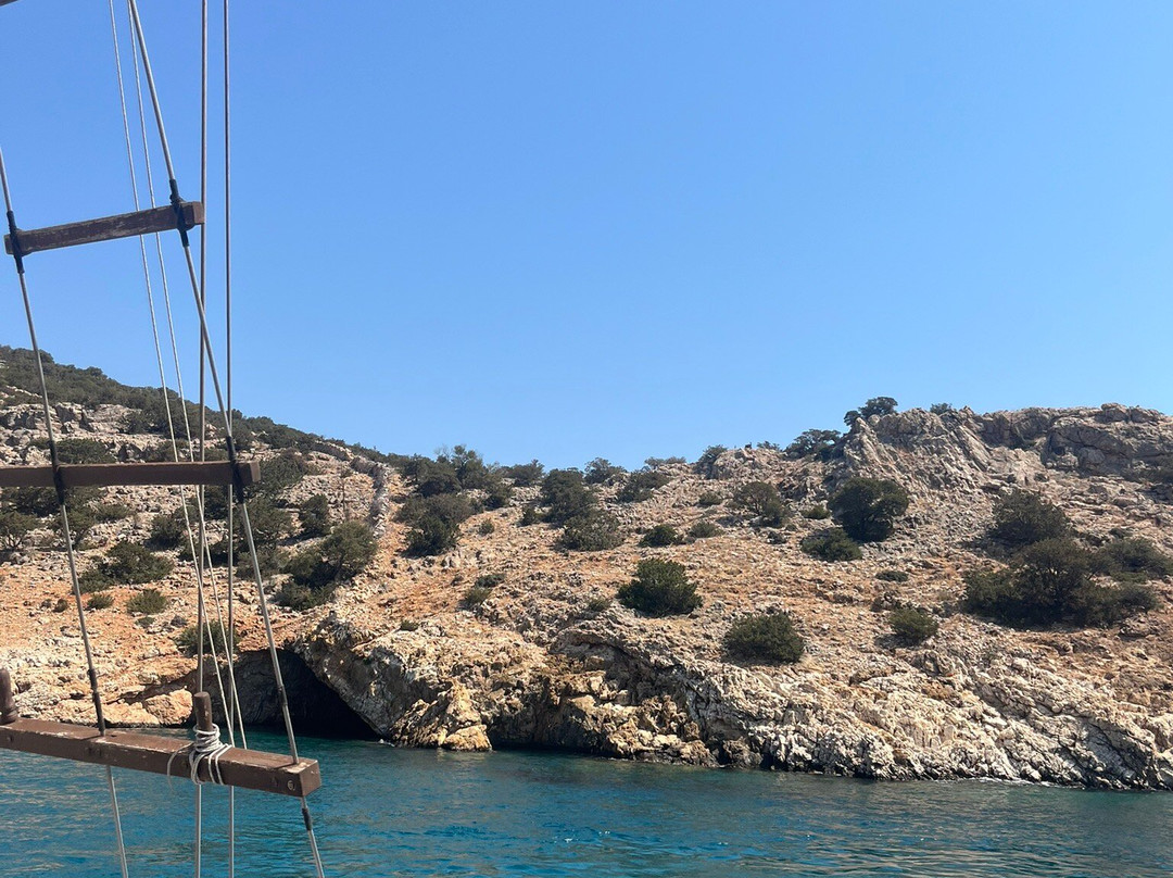 Mikros Kosmos Daily Trips-Pothia必去景点