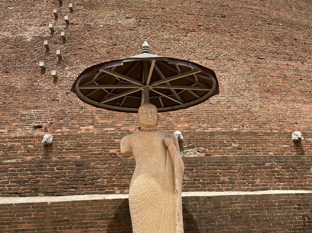 Travel with Samantha-尼甘布必去景点