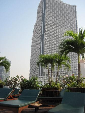 是隆中央酒店主图