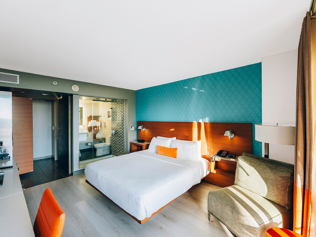 圣塔莫尼卡海滨酒店主图