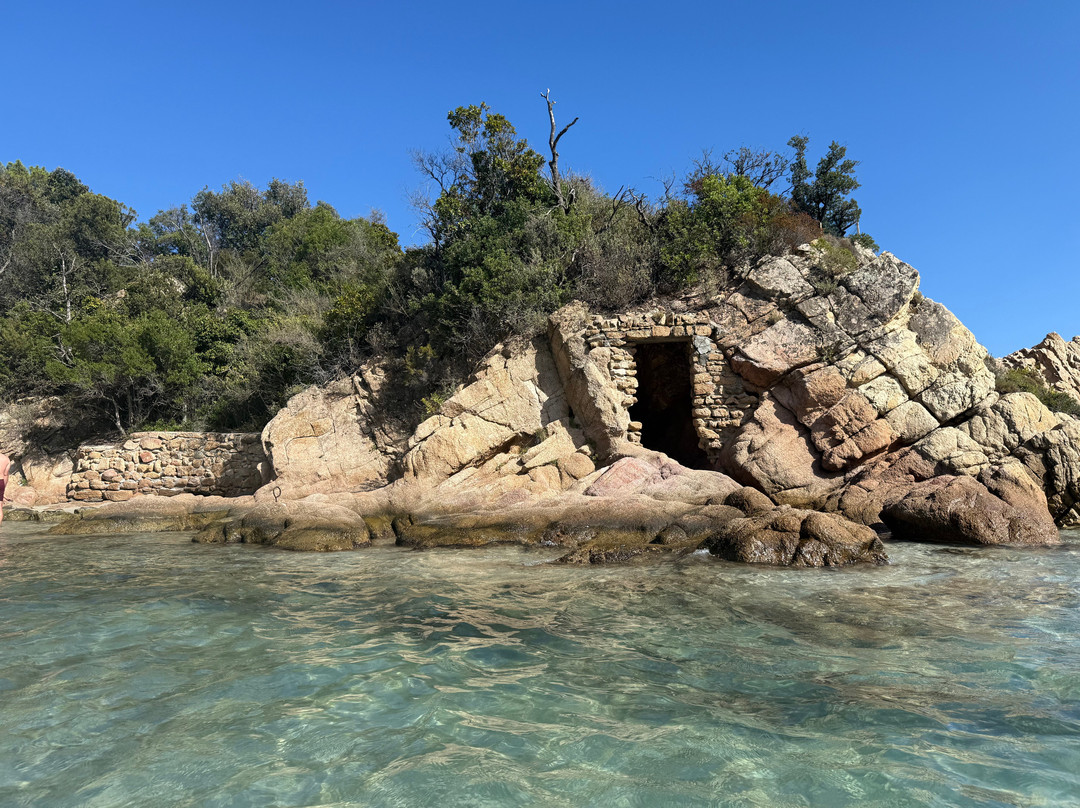 Plage de Canella-Sari-Solenzara必去景点