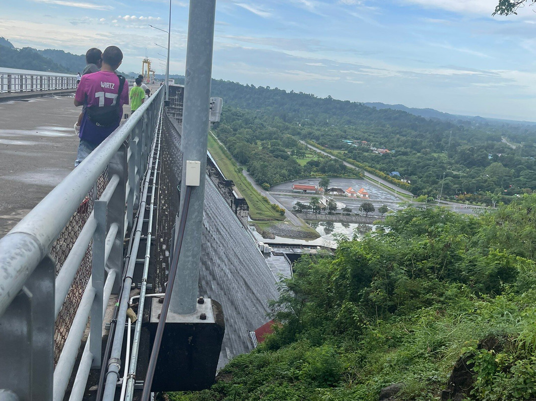 Khun Dan Prakan Chon Dam-坤西育必去景点