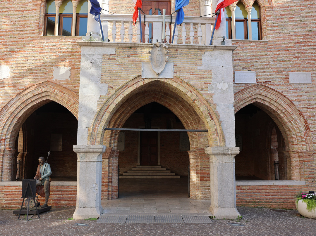 Palazzo del Comune (Municipio)-波代诺内必去景点