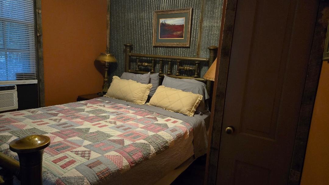 Rock Eddy Bluff Farm cabins-客卧