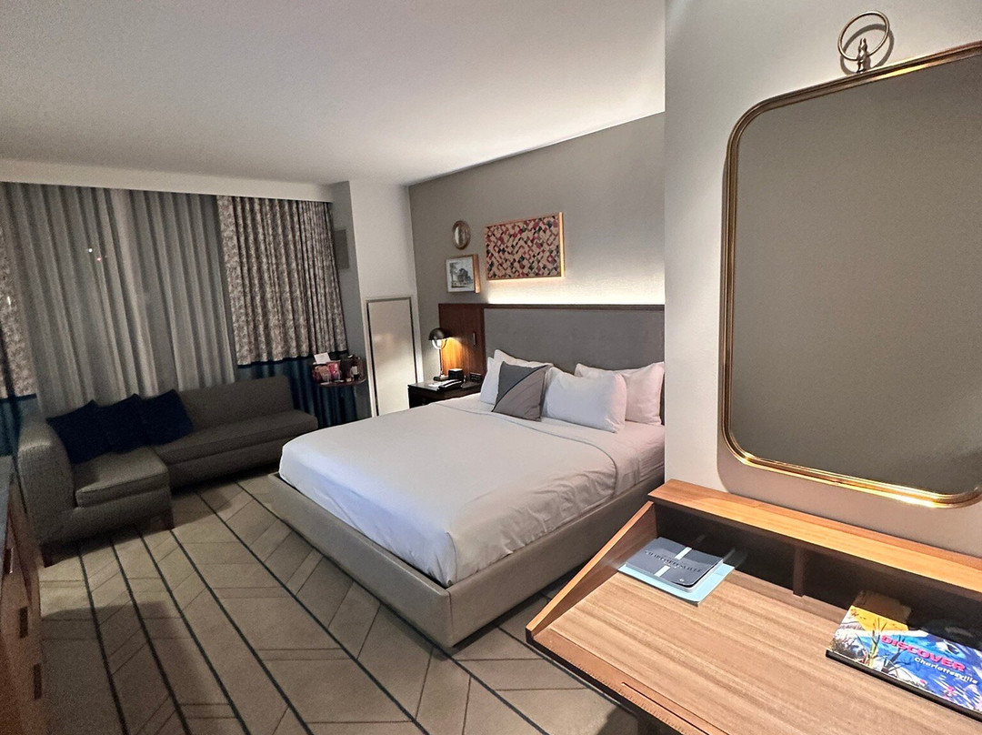 The Draftsman, Autograph Collection主图