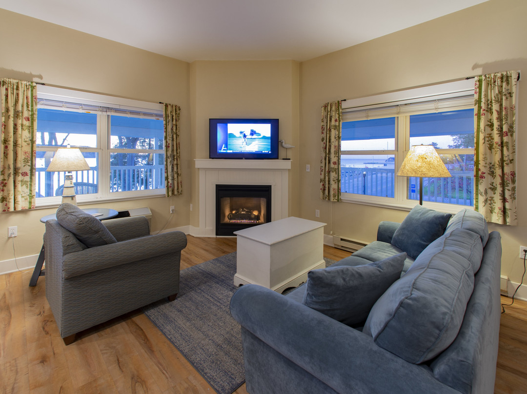 Edgewater Resort主图