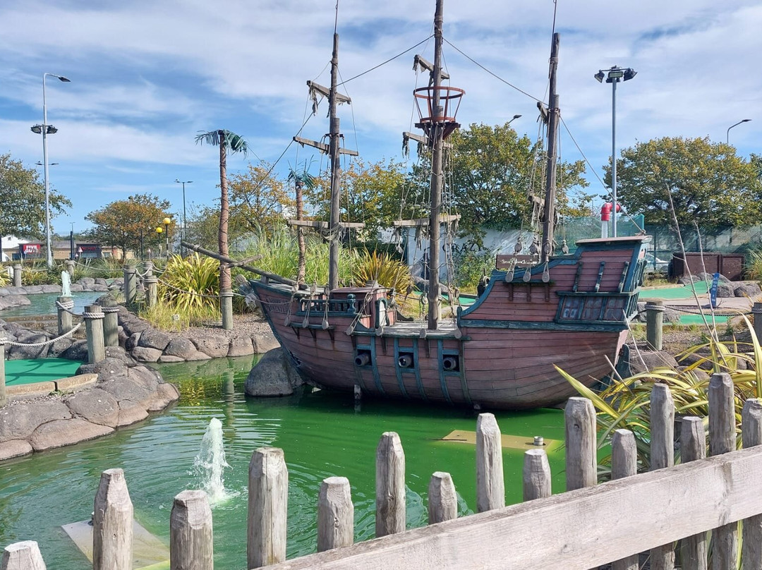 Adventure Golf Island-丹弗姆林必去景点