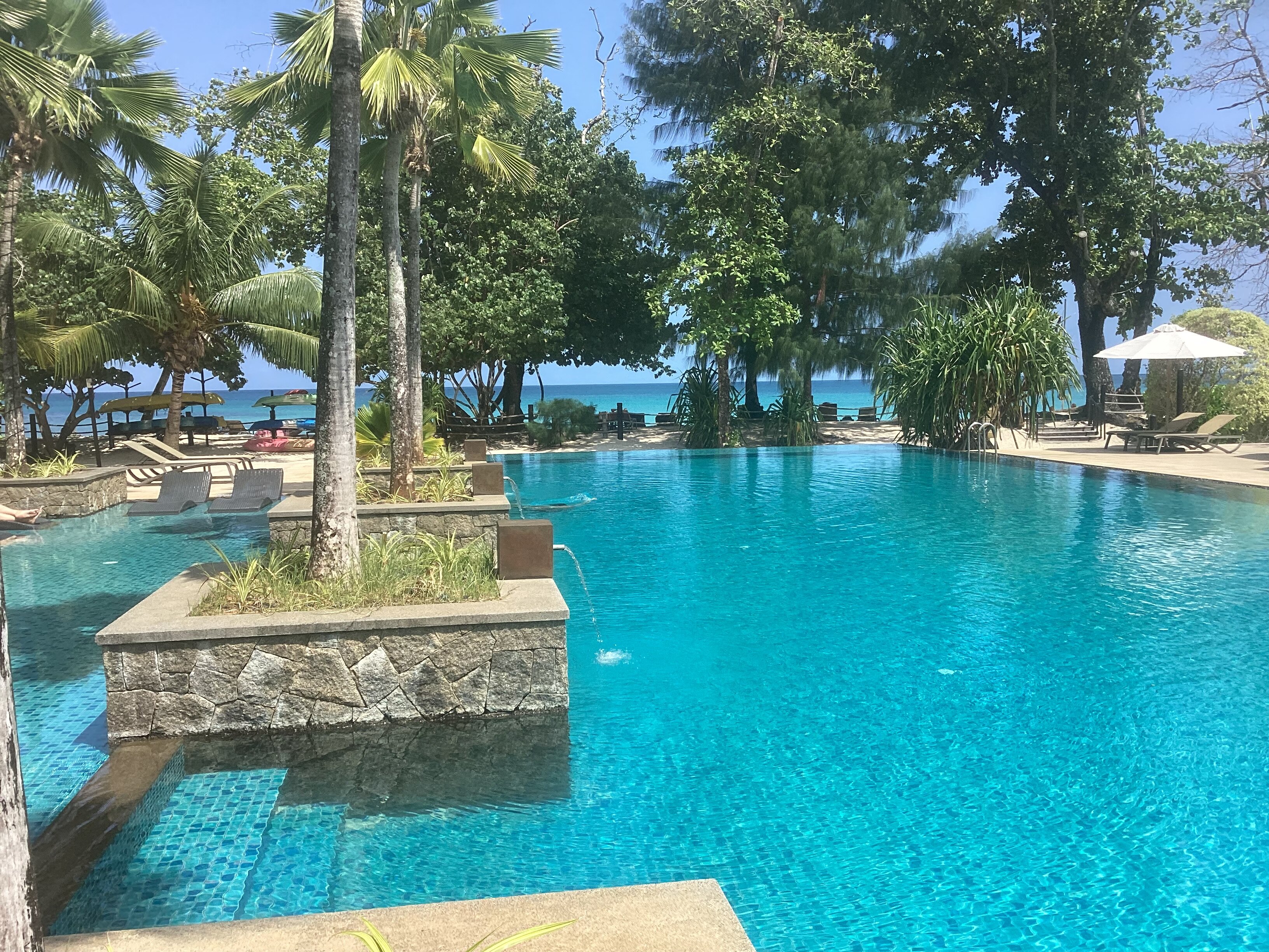 博瓦隆海滩H度假村-泳池