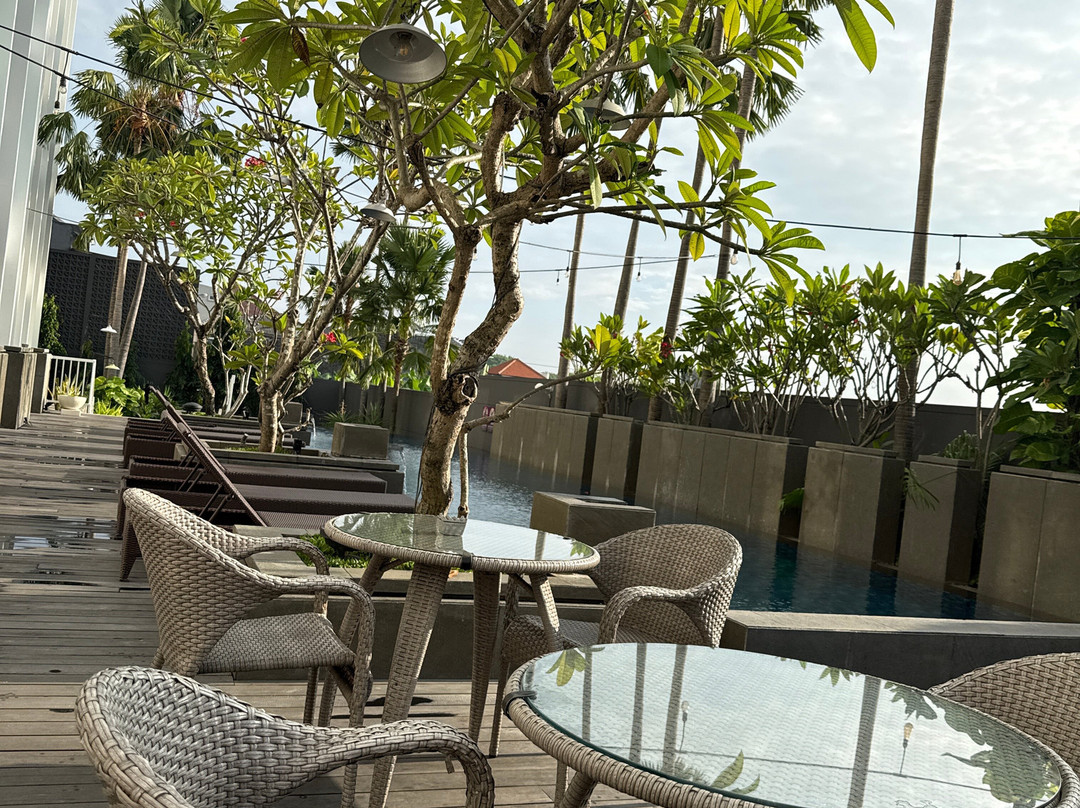 Premier Place Hotel Surabaya Airport主图