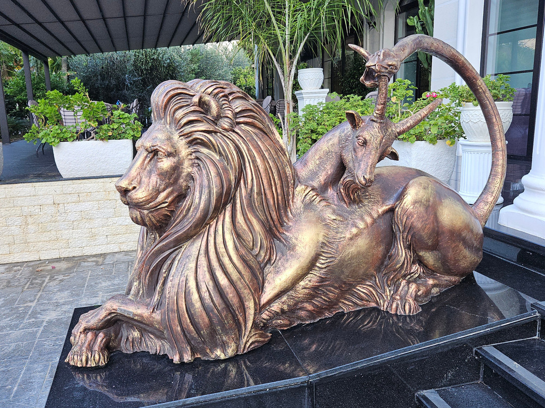 Chimaera Hotel主图