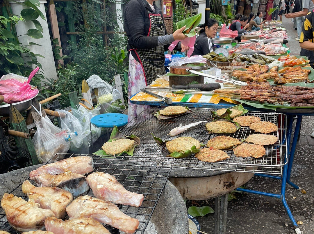 早市-琅勃拉邦必去景点