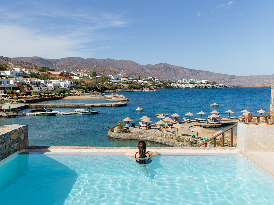 伊罗达半岛全套房酒店主图