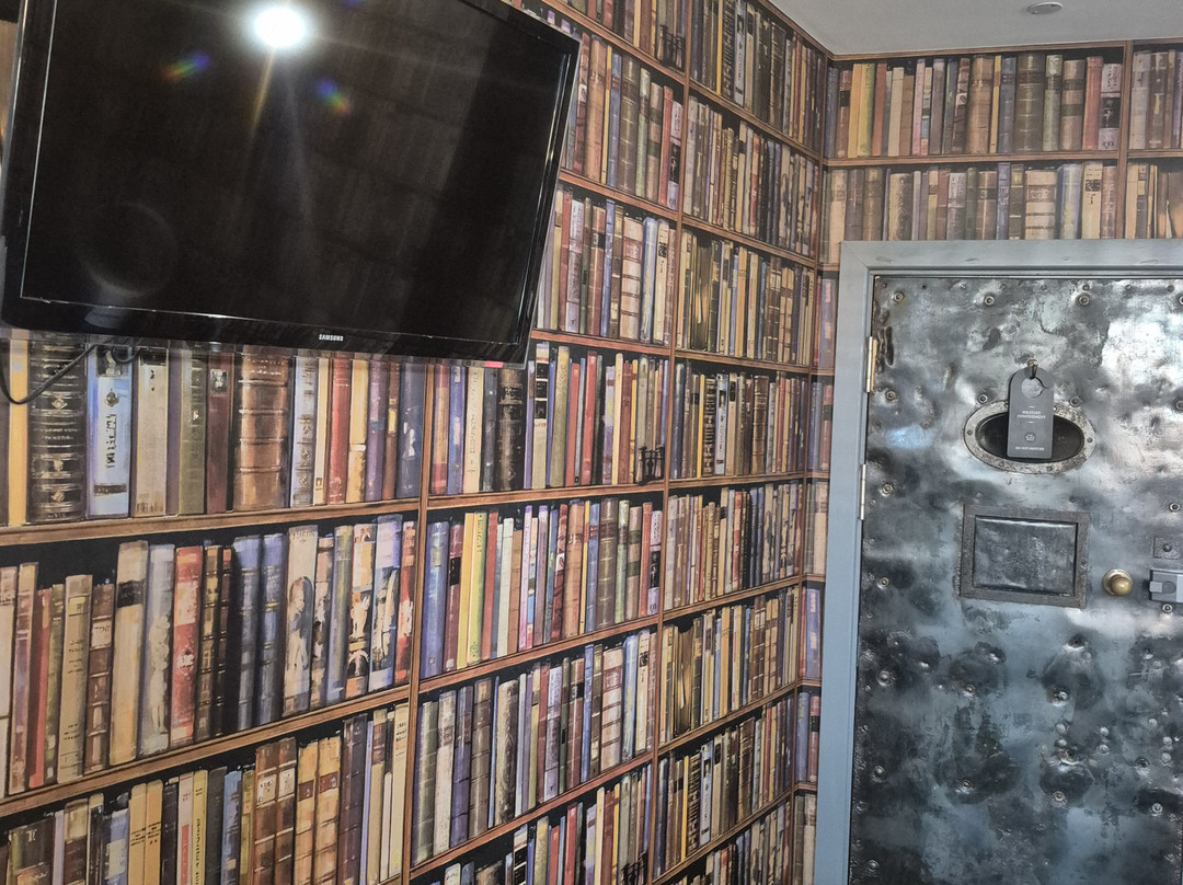 The Black Hole主图