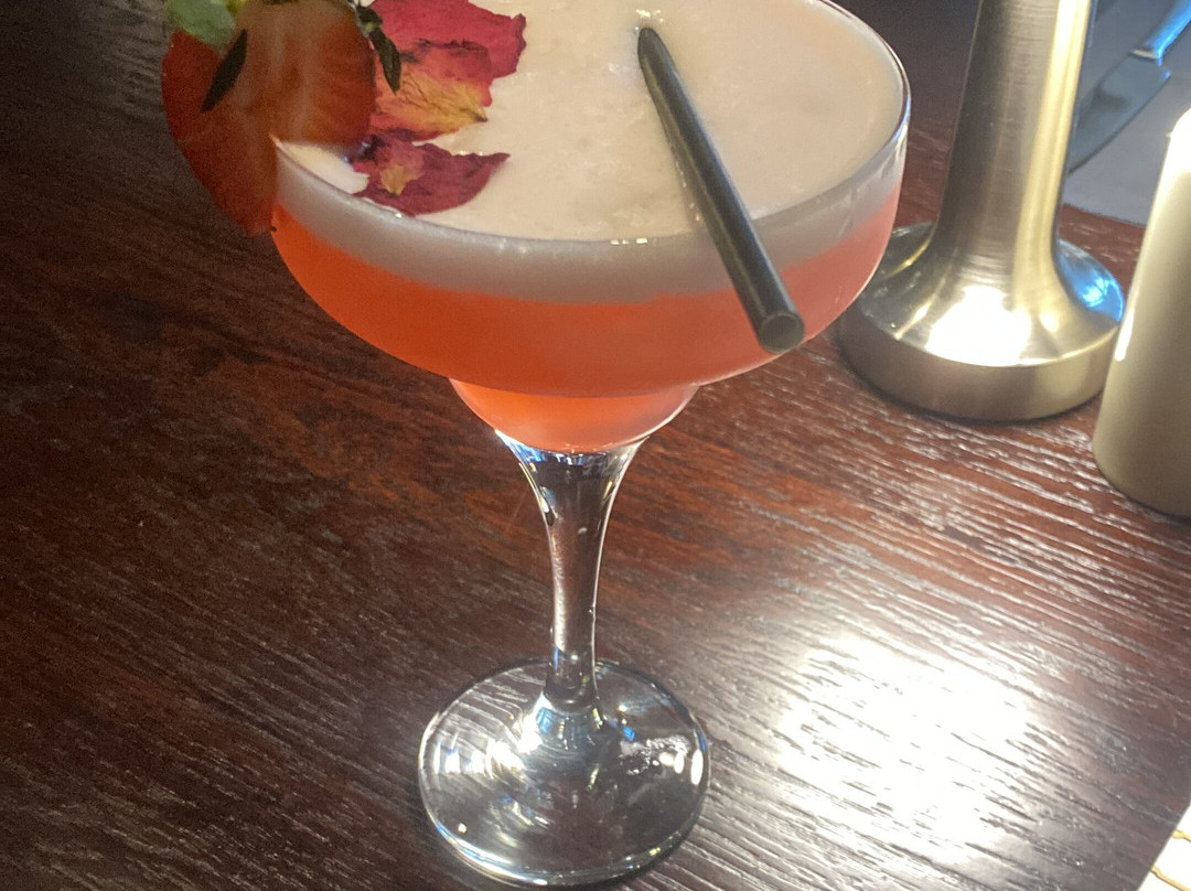 The Tudor Hotel Airdrie主图