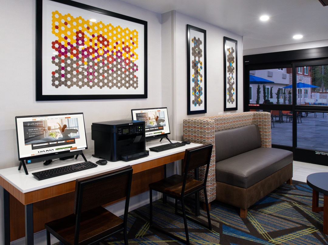 Holiday Inn Express Santa Rosa North By IHG