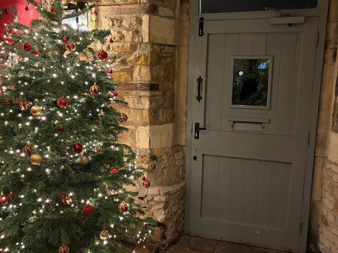 The Kingham Plough主图