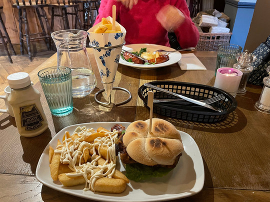 The Greyhound Inn主图