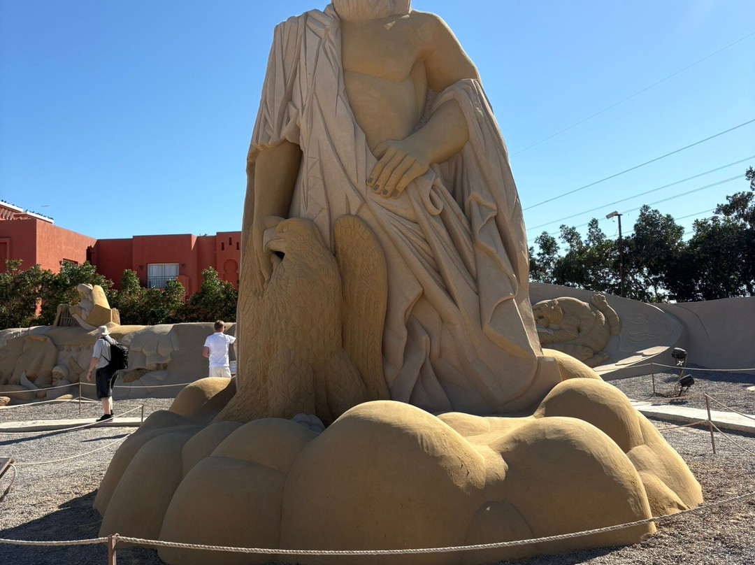 Sand City-赫尔格达必去景点