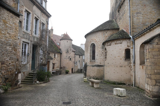 Tour Perrault-Buxy必去景点