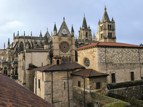 莱昂中心QH水疗酒店主图