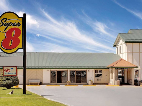 卡特班克温德姆速8酒店主图