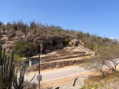 Lourdes Grotto-萨瓦内塔必去景点