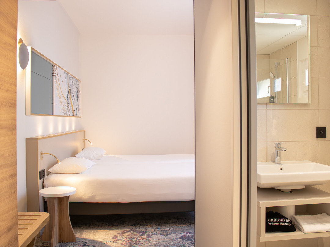 法国卡奥尔布里特酒店主图