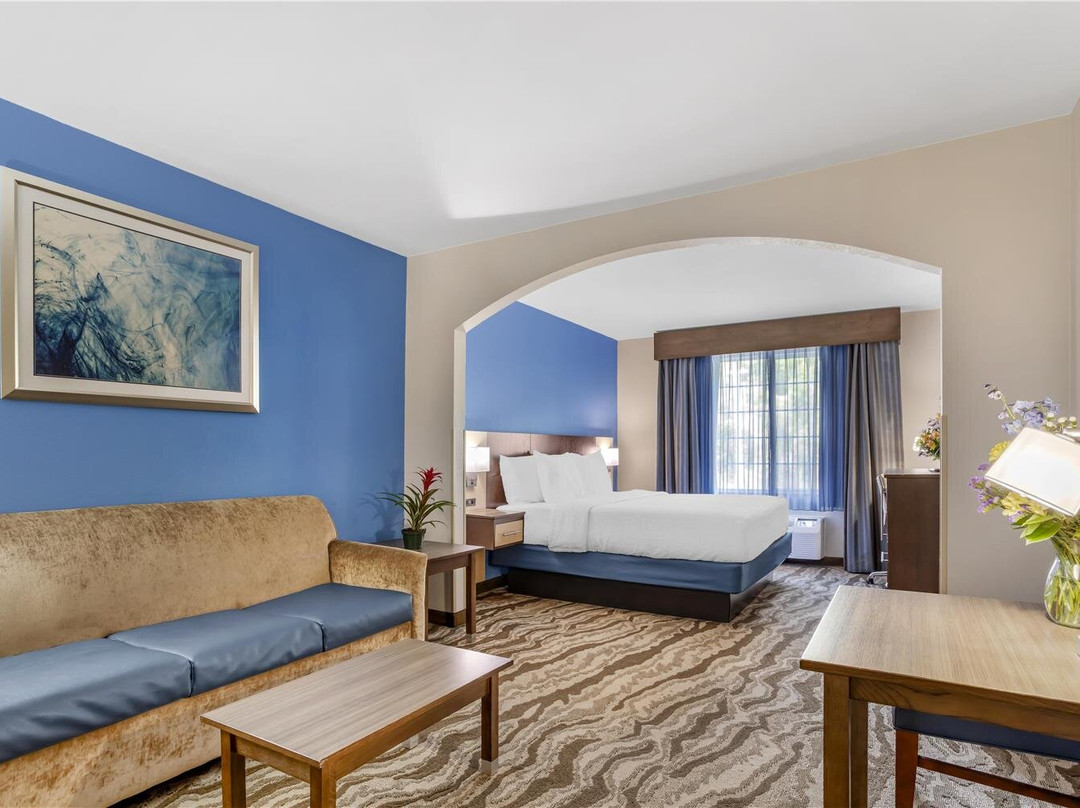 河流逃生贝斯特韦斯特优质套房酒店主图