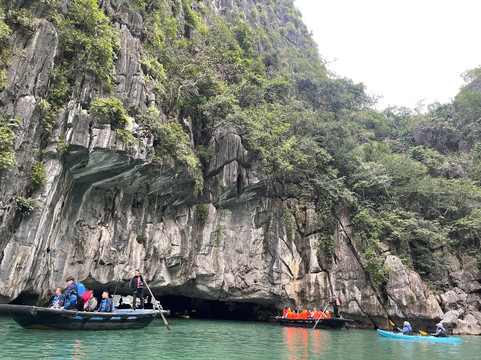 Catherine Cruises-下龙湾必去景点