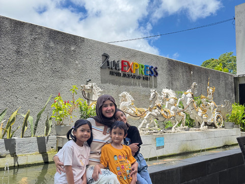 金巴兰苏黎快捷酒店主图