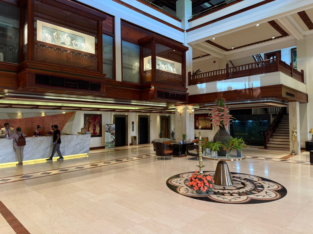 伯爵摄政酒店主图