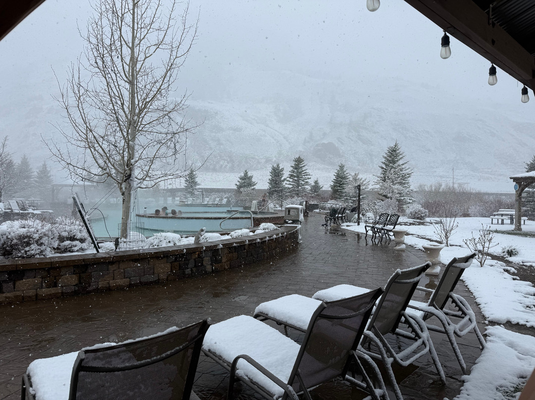 Yellowstone Hot Springs-加德纳必去景点