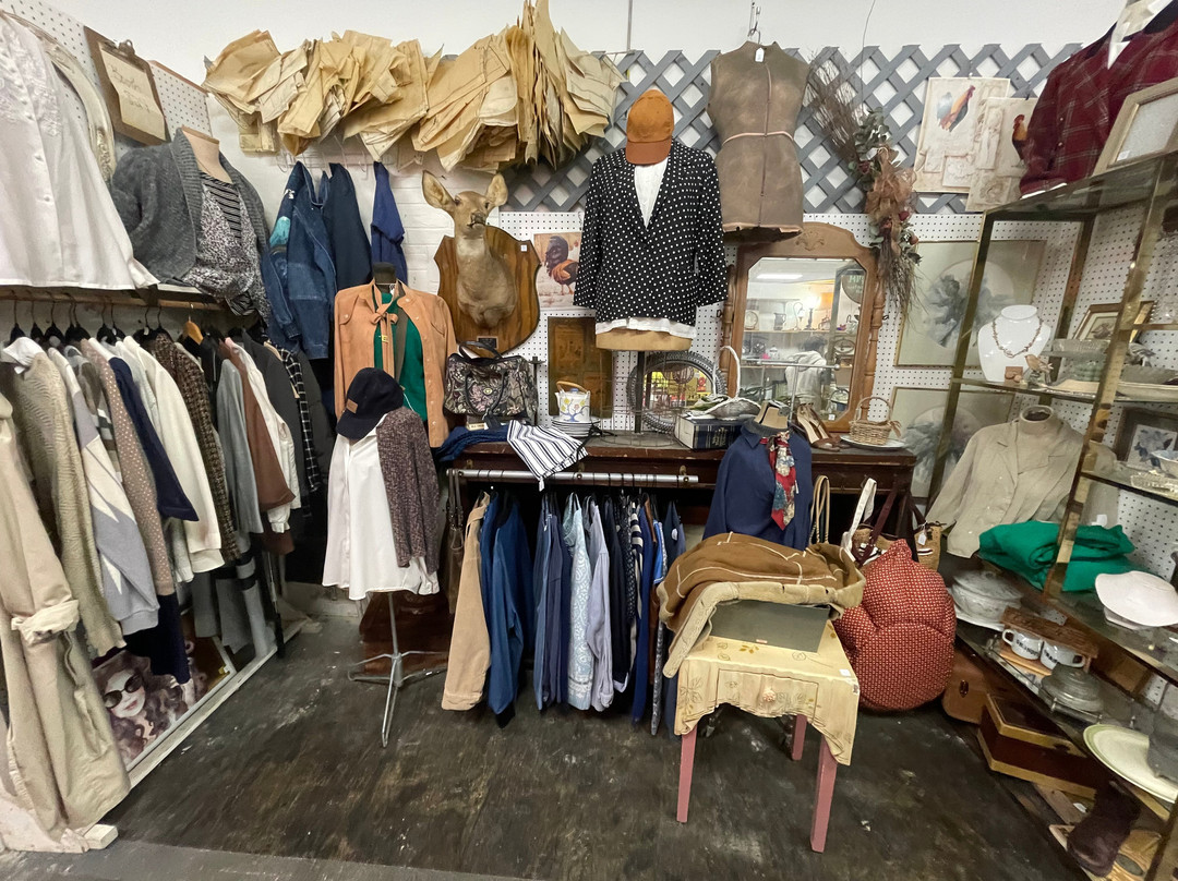 Flea Market Frenzy Vendor Mall-Newburgh必去景点