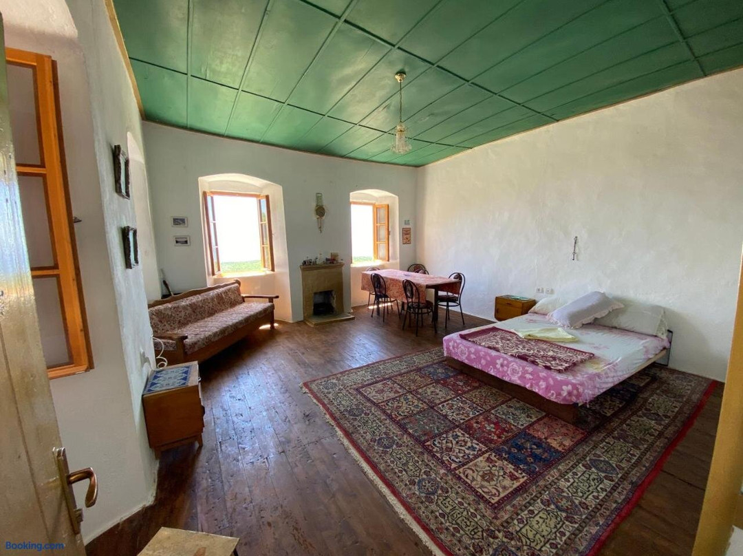 Shotgun Hostel & Guesthouse