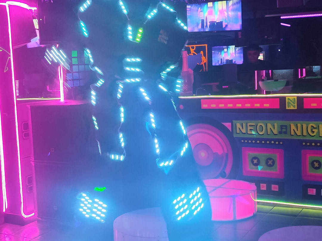 Neon Nights Bar Club-马卡蒂必去景点
