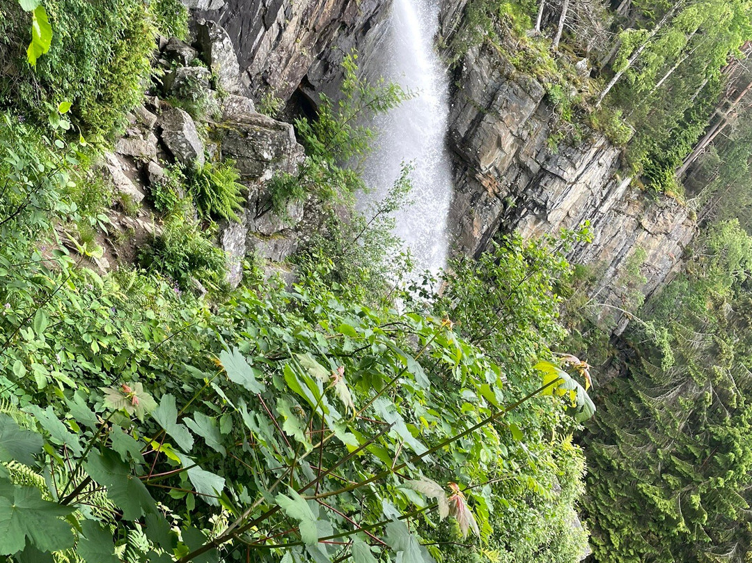 Tvinnefossen Waterfall-Stryn必去景点