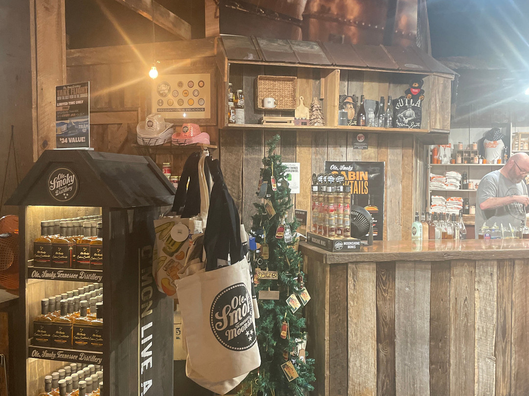 Ole Smoky Distillery - The Barrelhouse-盖林柏格必去景点