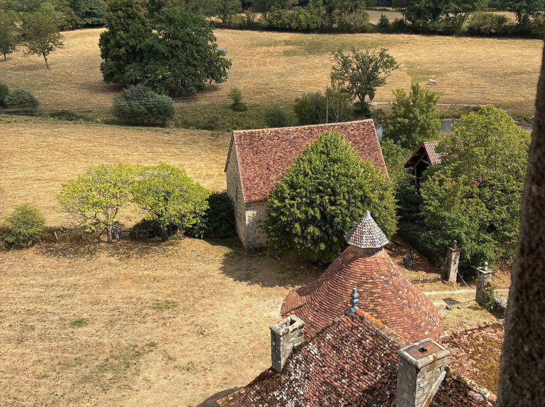 Château de Villemonteix-Saint-Pardoux-les-Cards必去景点