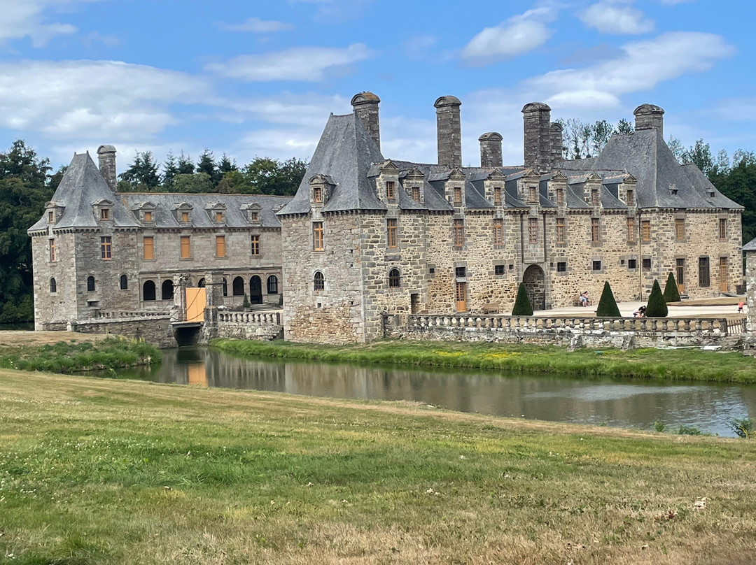 Château Rocher Portail-Saint-Brice-en-Cogles必去景点
