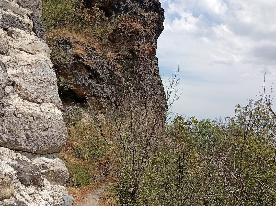 Grottes Troglodytiques de Perrier-Perrier必去景点
