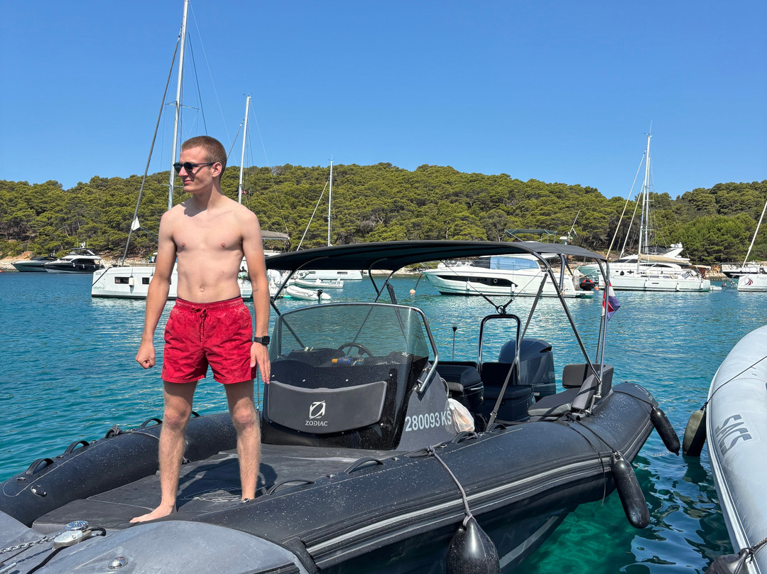Lanterna Rent A Boat
