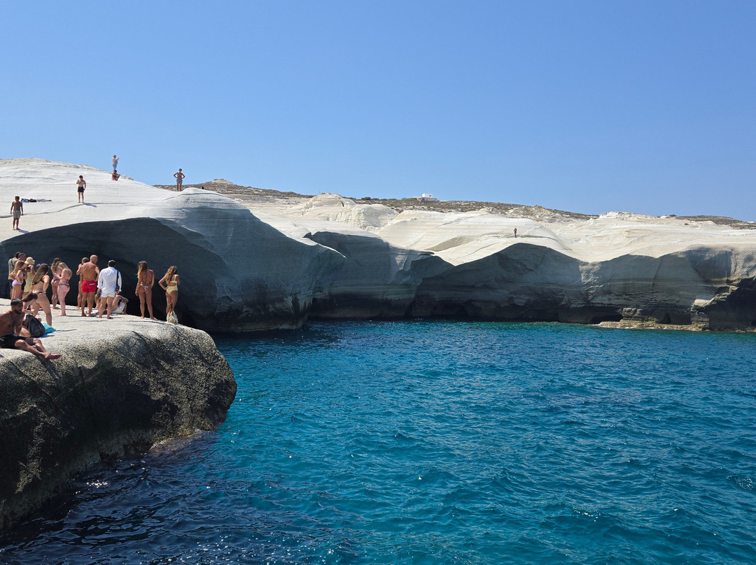 Sarakiniko Beach-米洛斯岛必去景点