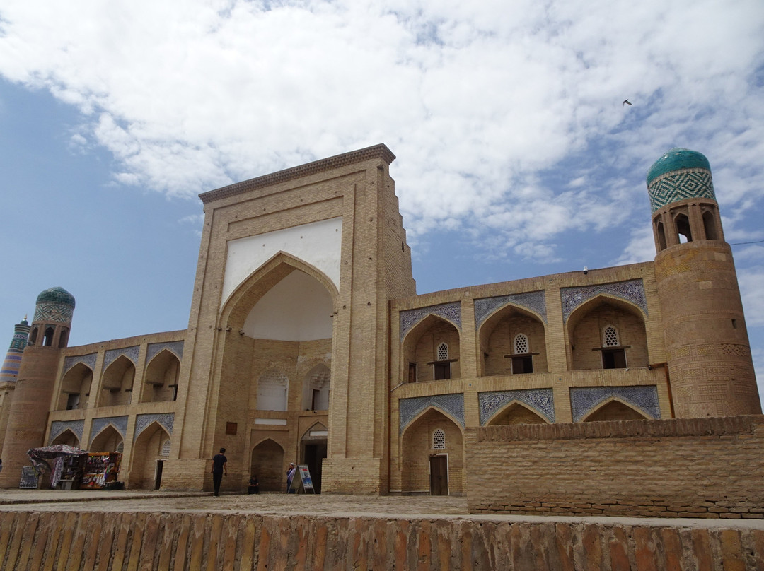 Qutlugh Murad Inaq Madrasah-希瓦必去景点