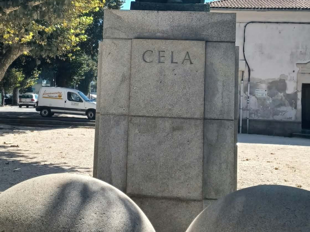 Monumento A Camilo José Cela-Padron必去景点