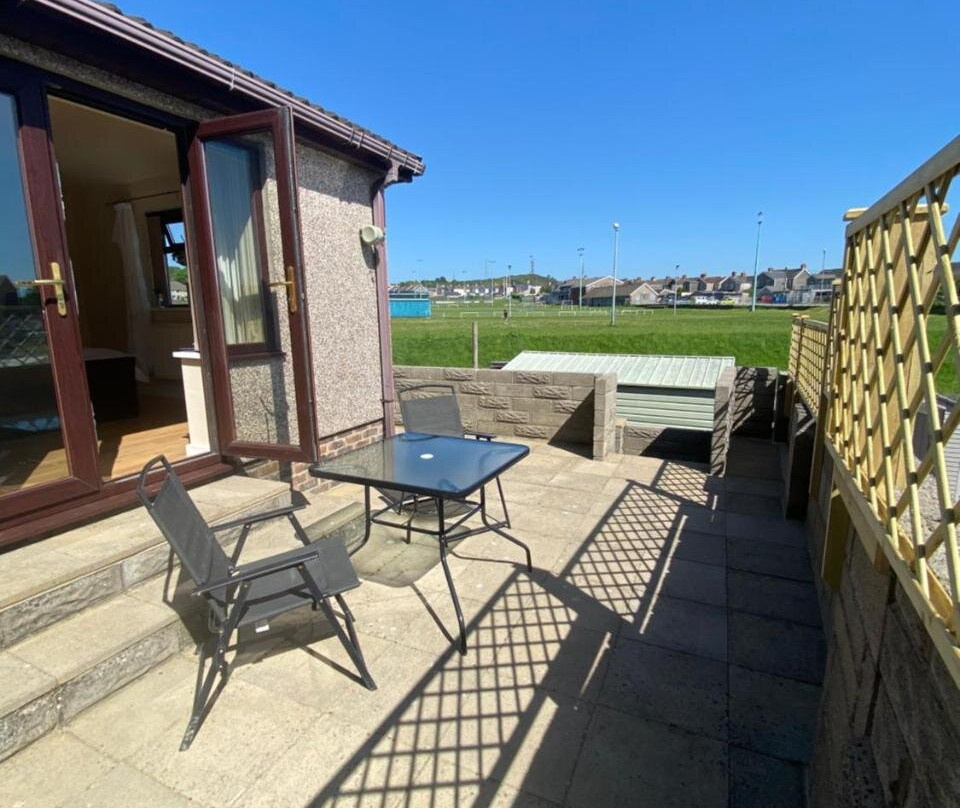 Carol's Place, 3 Room Types Available, close to Margam Park, Porthcawl, M4 J37