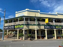 Albert Hotel Monto主图