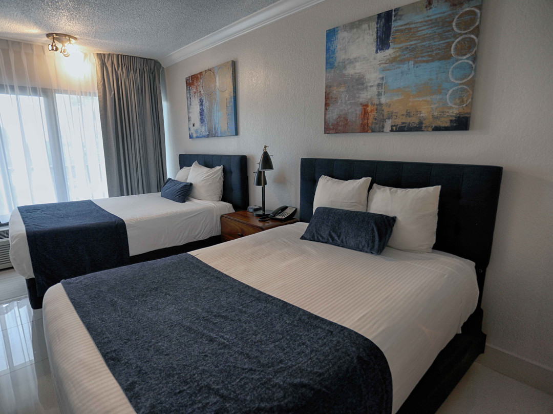 博卡拉顿广场酒店及套房