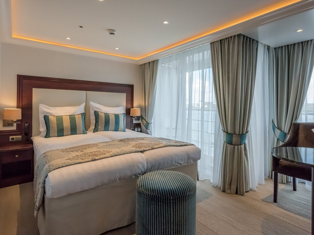 Select MS Charles Dickens