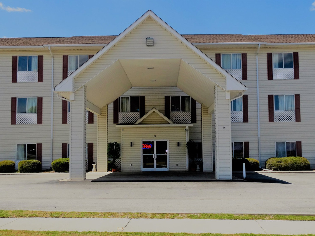 Glennville酒店住宿-Oak Tree Inn & Suites