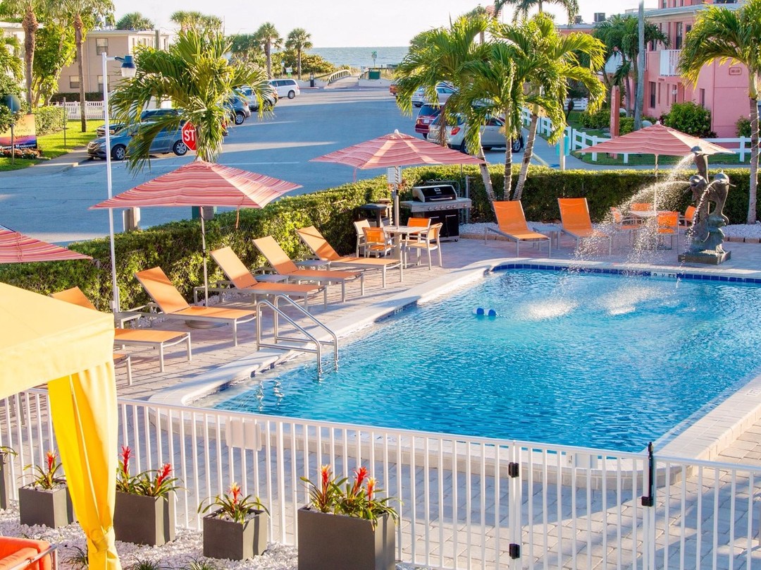 圣彼得海滩酒店住宿-St. Pete Beach Suites